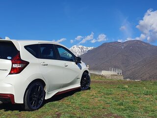 2018 Nissan Note Nismo e-Power II Рестайлинг, белый, 1450000 рублей, вид 2