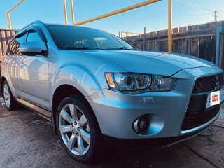 2010 Mitsubishi Outlander II Рестайлинг, серебристый, 1050000 рублей, вид 2