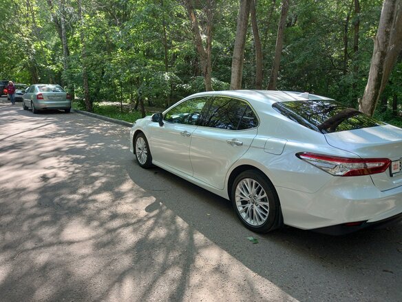 2019 Toyota Camry VIII (XV70), белый, 3300000 рублей - вид 3