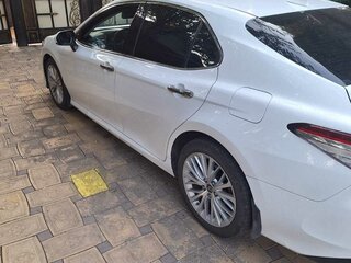 2019 Toyota Camry VIII (XV70), белый, 2500000 рублей, вид 2