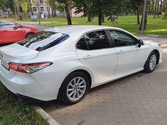 2021 Toyota Camry VIII (XV70) Рестайлинг, белый, 2749000 рублей - вид 2