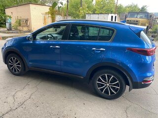 2018 Kia Sportage IV Рестайлинг, синий, 2200000 рублей, вид 4