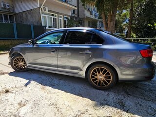 2015 Volkswagen Jetta VI Рестайлинг, серый, 1520000 рублей, вид 3