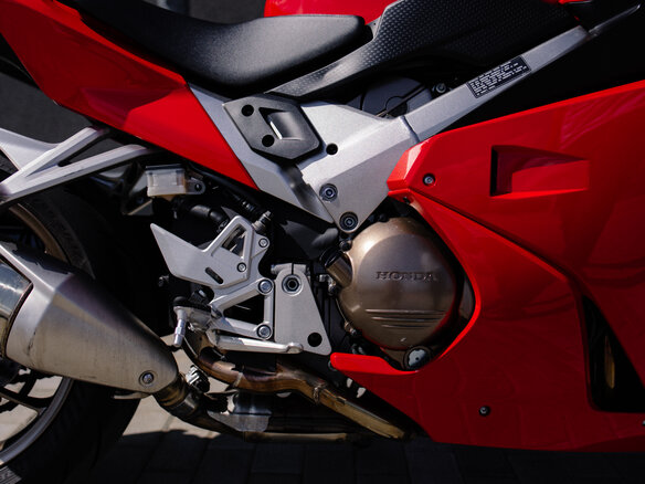 2014 Honda VFR 800, красный, 814312 рублей - вид 30