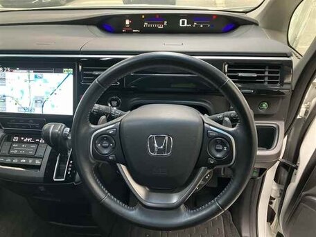2021 Honda Stepwgn Spada V Рестайлинг, белый, 2150030 рублей, вид 2