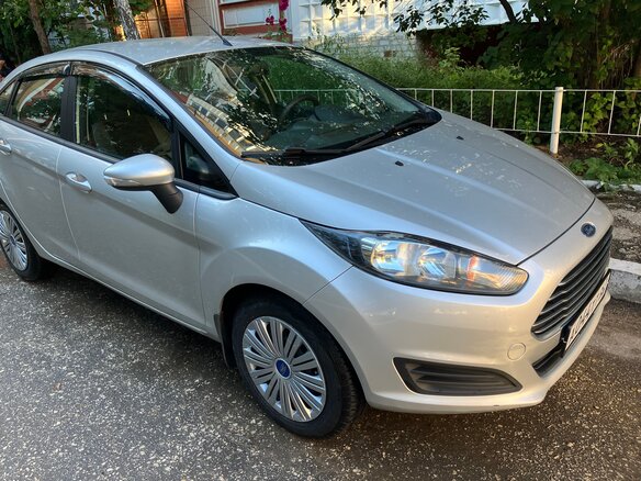 2016 Ford Fiesta Mk6 Рестайлинг, серебристый, 850000 рублей