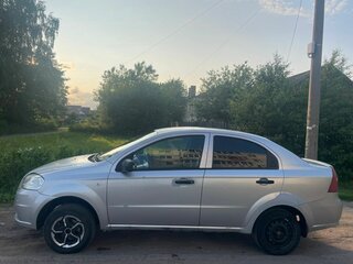2010 Chevrolet Aveo I Рестайлинг, серебристый, 330000 рублей, вид 1