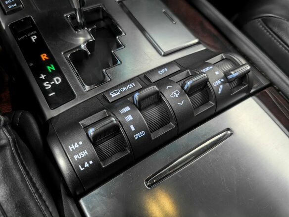 2011 Lexus LX 570 III, чёрный, 3400000 рублей - вид 26