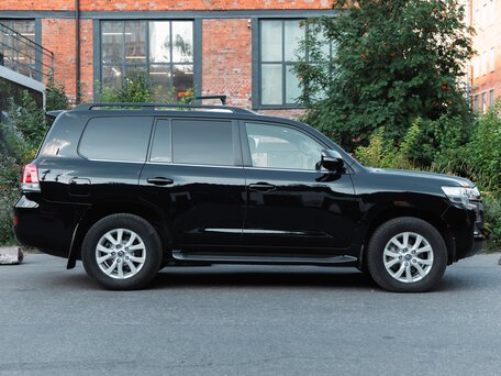 2019 Toyota Land Cruiser 200 Series Рестайлинг 2, чёрный, 6170000 рублей, вид 4