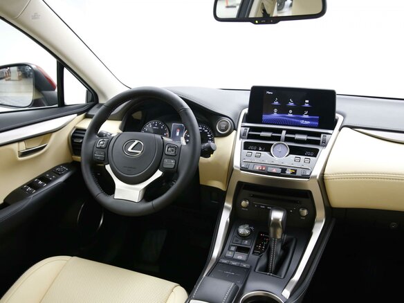 2021 Lexus NX 300 I Рестайлинг, красный - вид 17