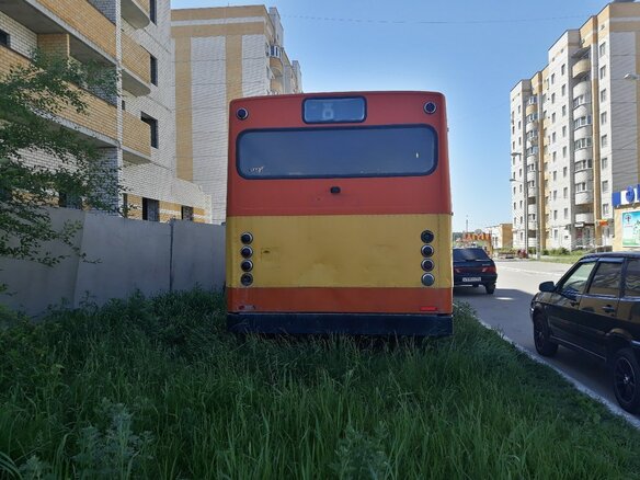 1989 Volvo B10 Series, жёлтый - вид 2