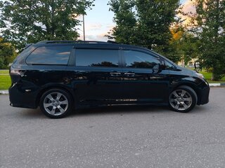 2018 Toyota Sienna III Рестайлинг 2, чёрный, 3430000 рублей, вид 2