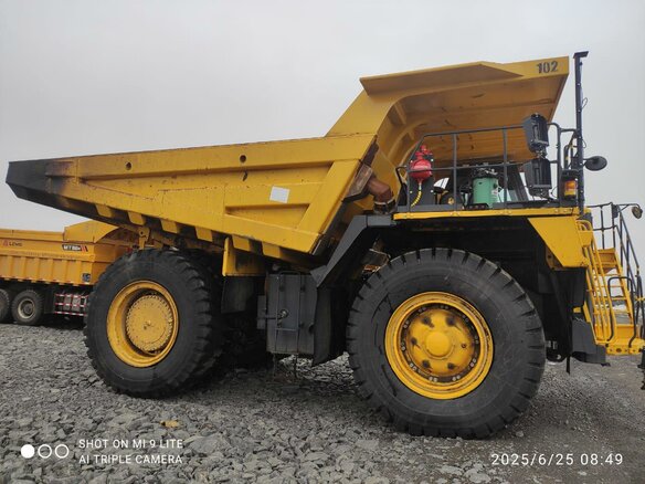 2021 Komatsu HD785-7, золотистый, 150000000 рублей - вид 3