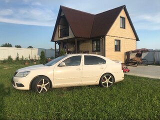 2011 Skoda Octavia RS II Рестайлинг, белый, 1050000 рублей, вид 1