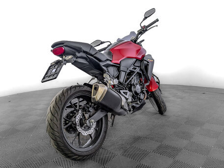 2024 Honda CB 300R, красный, 489000 рублей, вид 2