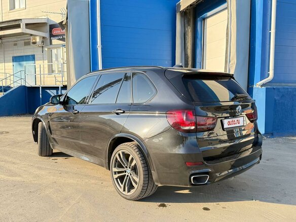 2017 BMW X5 30d III (F15), чёрный, 4000000 рублей - вид 3