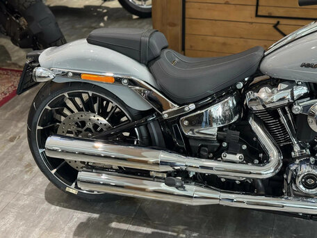 2024 Harley-Davidson Breakout, серебристый, 3300000 рублей, вид 4
