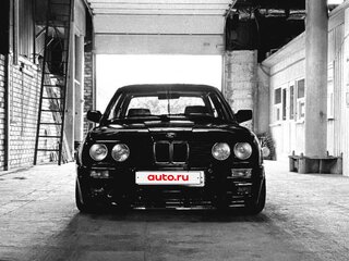 1985 BMW 3 серии 318i II (E30), чёрный, 815000 рублей, вид 3
