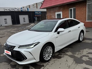 2023 Toyota Avalon V Рестайлинг, белый, 4530000 рублей, вид 1