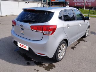 2016 Kia Rio III Рестайлинг, серебристый, 660000 рублей, вид 5