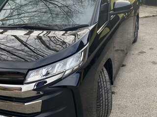 2022 Toyota Noah IV (R90), чёрный, 3580000 рублей, вид 1
