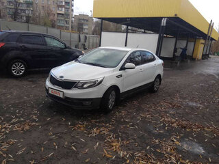 2016 Kia Rio III Рестайлинг, белый, 780000 рублей, вид 1