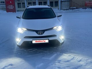 2018 Toyota RAV4 IV (XA40) Рестайлинг, белый, 2750000 рублей, вид 3