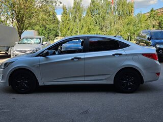 2015 Hyundai Solaris I Рестайлинг, серебристый, 670000 рублей, вид 4
