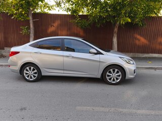 2011 Hyundai Solaris I, серебристый, 650000 рублей, вид 5