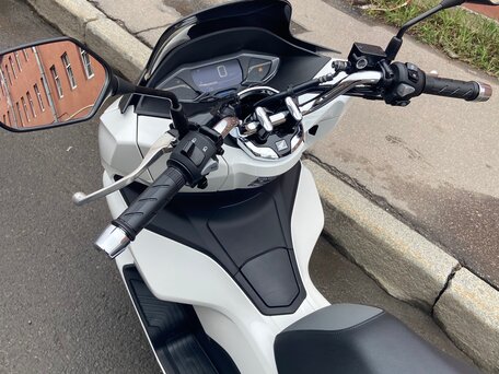 2021 Honda PCX 125, белый, 400000 рублей, вид 2