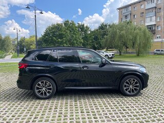 2019 BMW X5 25d IV (G05/G18), чёрный, 7490000 рублей, вид 5