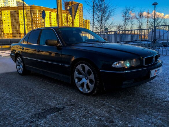 1998 BMW 7 серии 735i III (E38) Рестайлинг, зелёный - вид 2