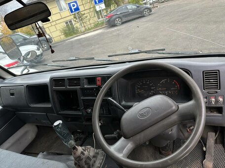 1995 Toyota Toyoace, белый, 990000 рублей, вид 2