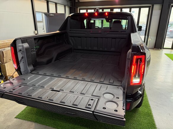2026 GMC Hummer EV, серый - вид 16