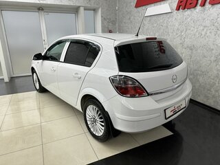 2013 Opel Astra H Рестайлинг, белый, 799000 рублей, вид 3