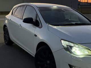 2011 Opel Astra J, белый, 750000 рублей, вид 1