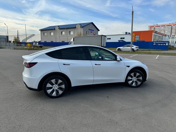 2023 Tesla Model Y Long Range I, белый, 5600000 рублей - вид 5
