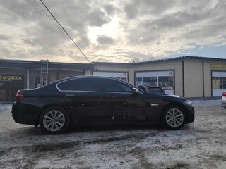 2013 BMW 5 серии 520i VI (F10/F11/F07) Рестайлинг, чёрный, 1900000 рублей, вид 4