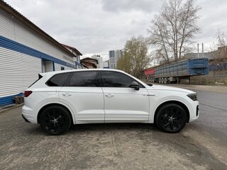 2018 Volkswagen Touareg III, белый, 5100000 рублей, вид 5