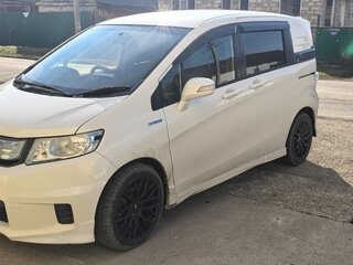 2012 Honda Freed I Рестайлинг, белый, 1350000 рублей, вид 2
