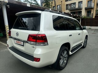 2015 Toyota Land Cruiser 200 Series Рестайлинг 2, белый, 6750000 рублей, вид 4