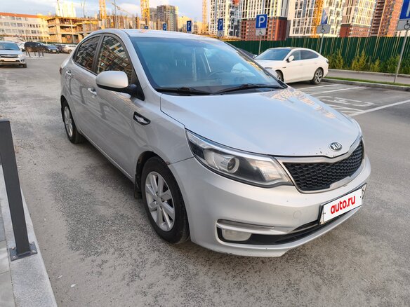 2016 Kia Rio III Рестайлинг, серый, 870000 рублей - вид 1