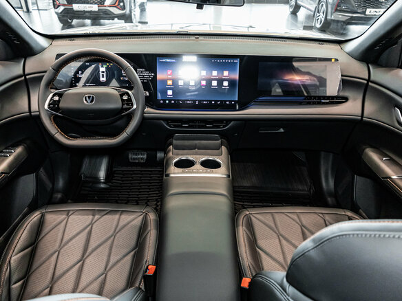2025 Changan CS75 Plus IV, коричневый - вид 24