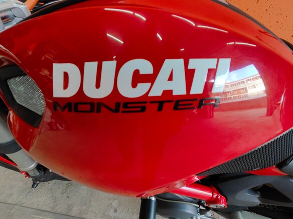 2009 Ducati Monster 696, красный, 480000 рублей - вид 5