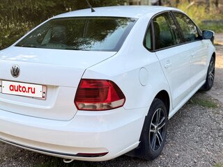 2015 Volkswagen Polo V Рестайлинг, белый, 850000 рублей, вид 2