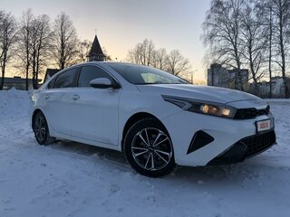 2023 Kia Cerato IV Рестайлинг, белый, 2400000 рублей, вид 2
