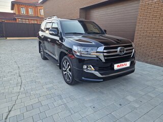2019 Toyota Land Cruiser 200 Series Рестайлинг 2, чёрный, 11000000 рублей, вид 2