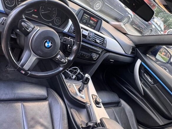 2017 BMW 3 серии 330i xDrive VI (F3x) Рестайлинг, белый, 2300000 рублей - вид 4