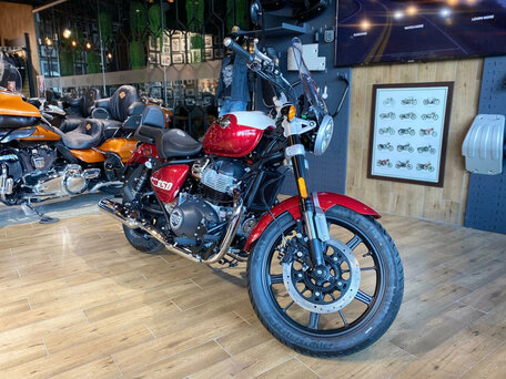 2026 Royal Enfield Super Meteor, красный, 792000 рублей, вид 3