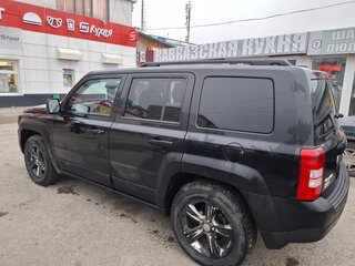 2011 Jeep Liberty (Patriot), чёрный, 1000000 рублей, вид 2